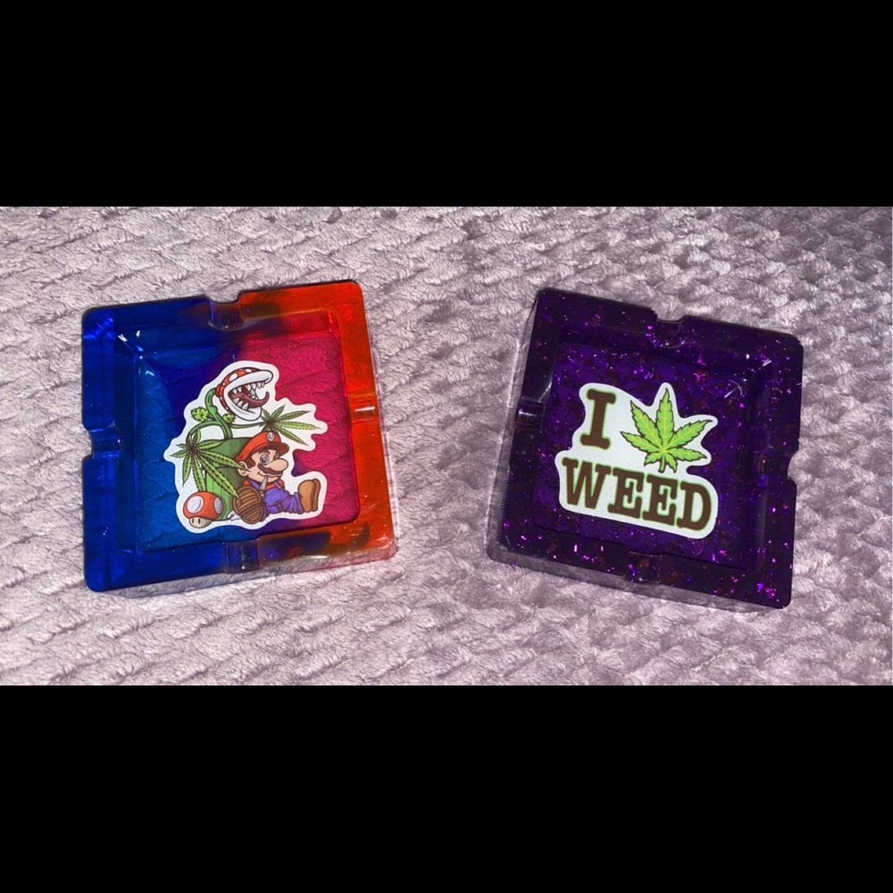 Epoxy resin small ashtray with sticker